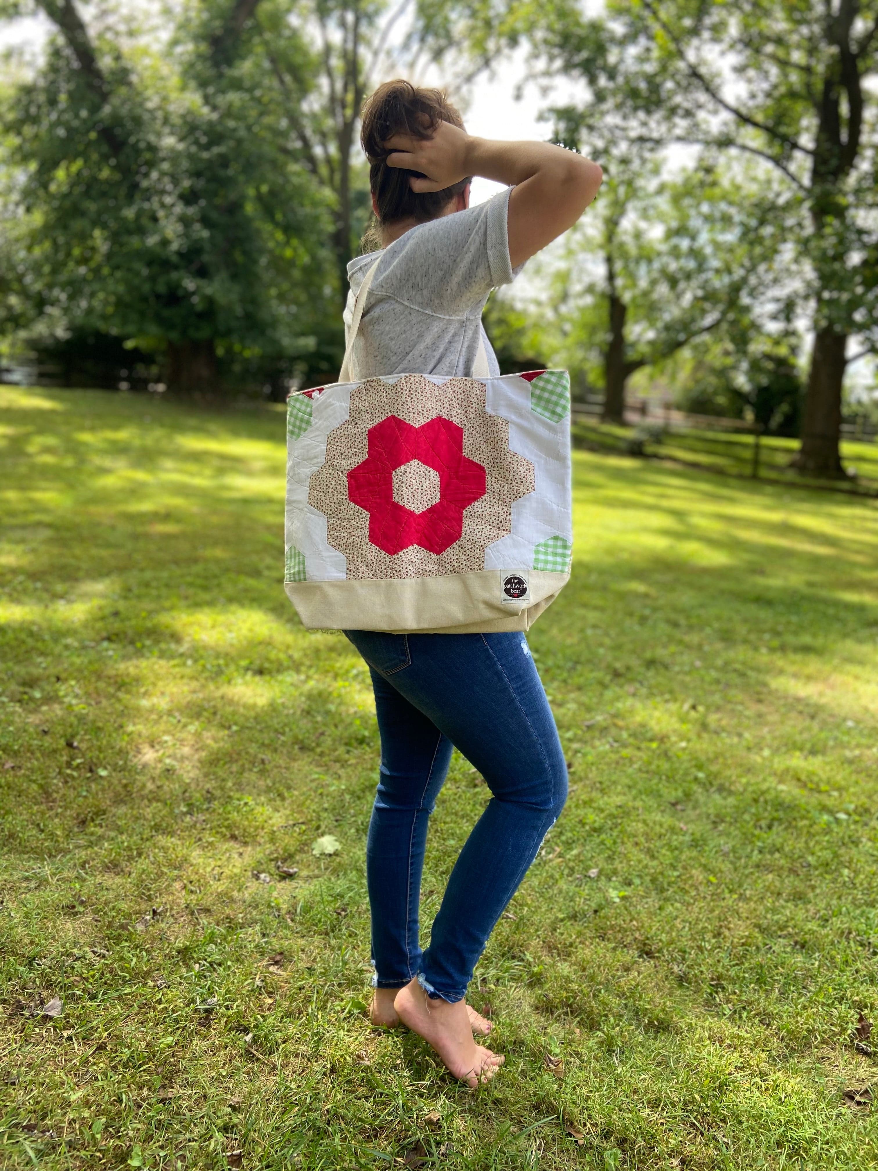Woman with quilt bag, Photo Sep 12 2023
