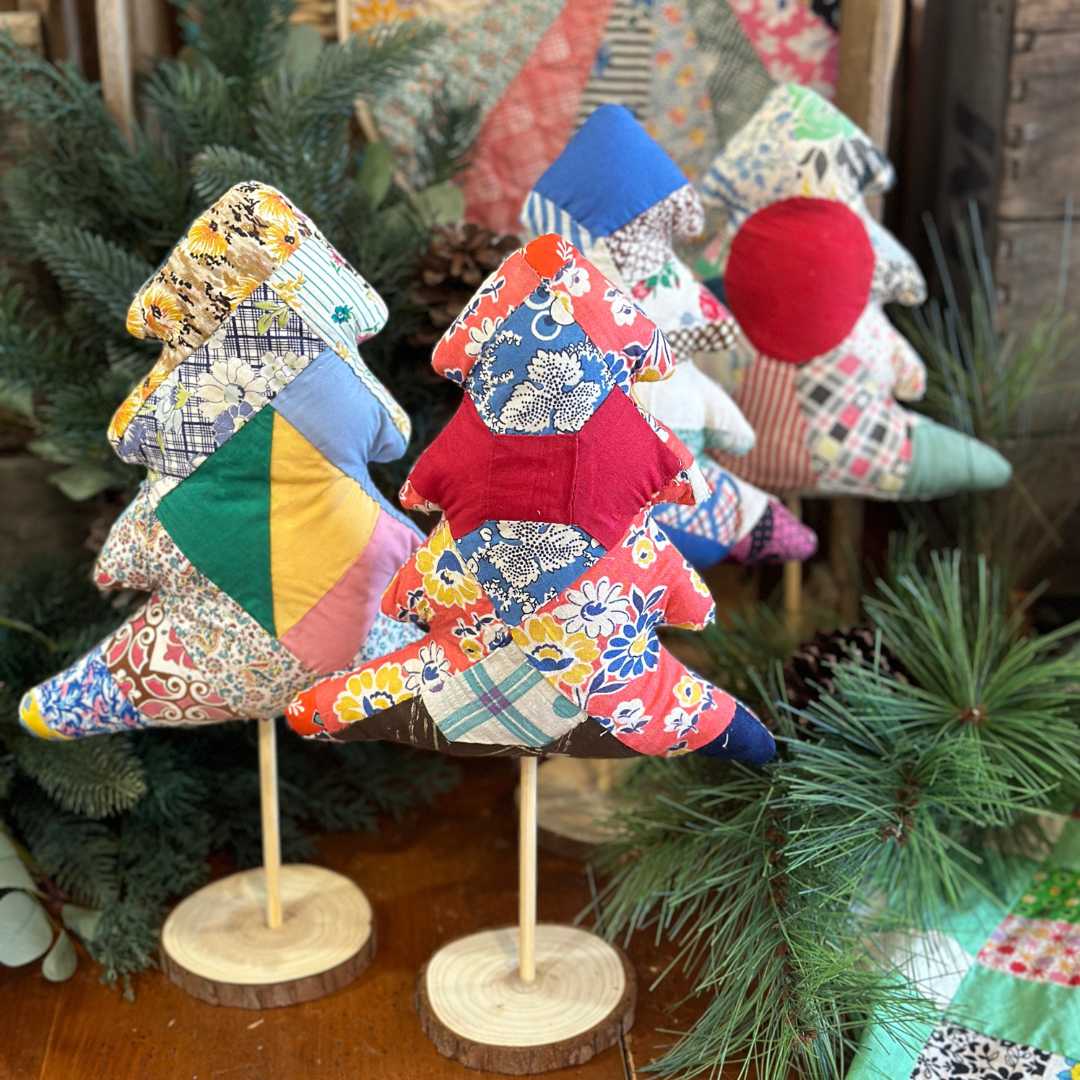 Quilted Christmas trees on wood bases