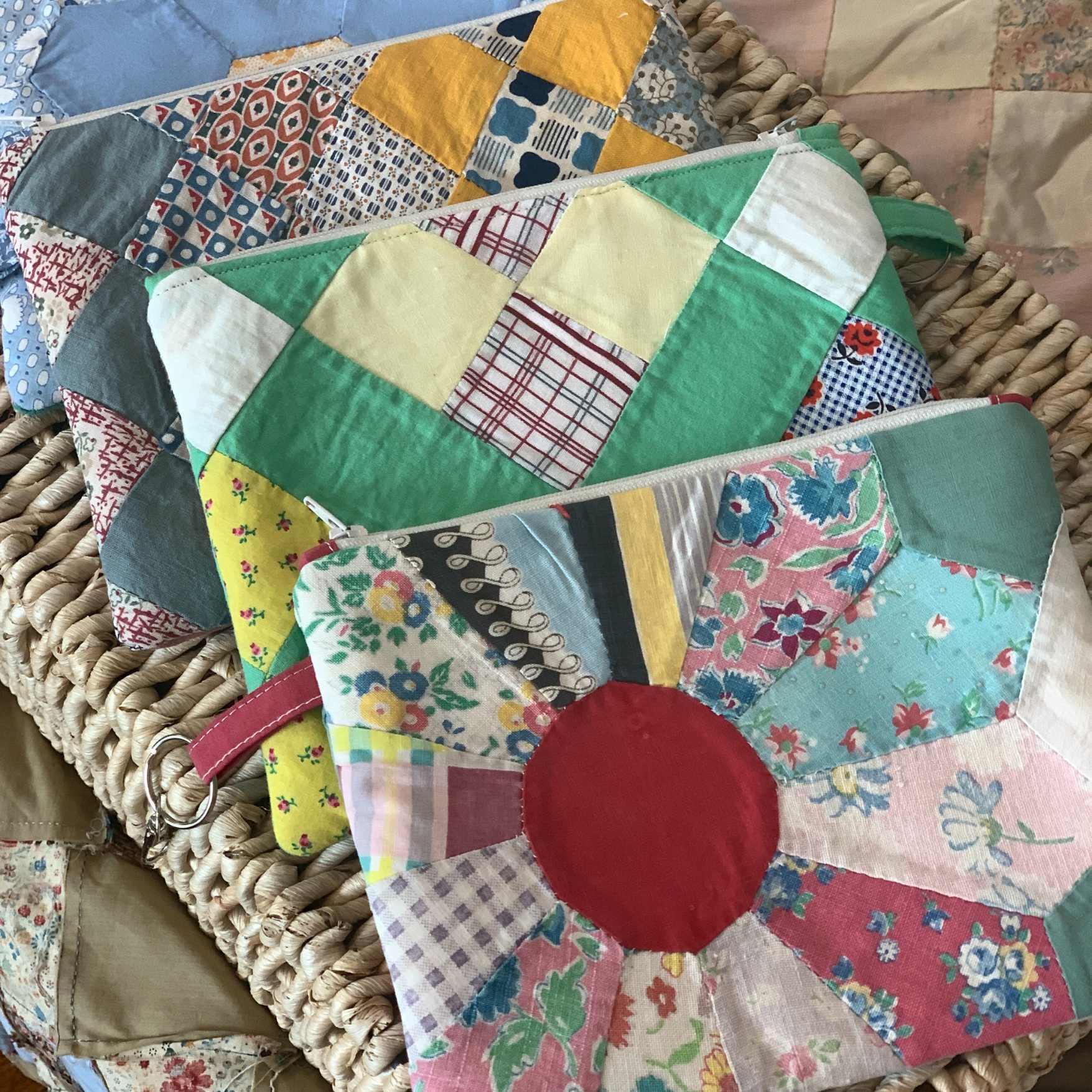 Zippered clutch purses with patchwork fabric